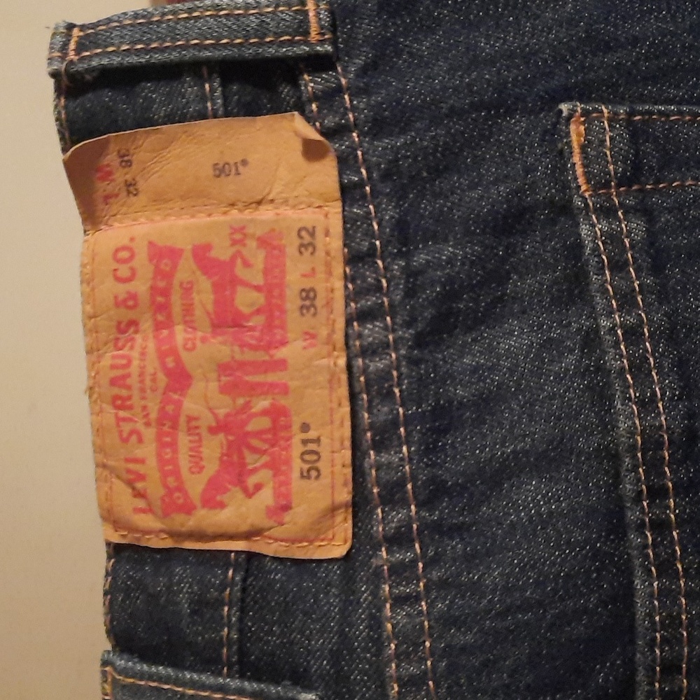 Levi's 501 jeans for men. 38x32. Dark blue